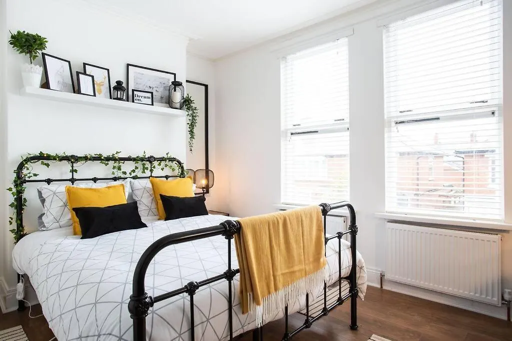 Luxurious 4-Bed Townhouse In The Heart Of Belfast Villa